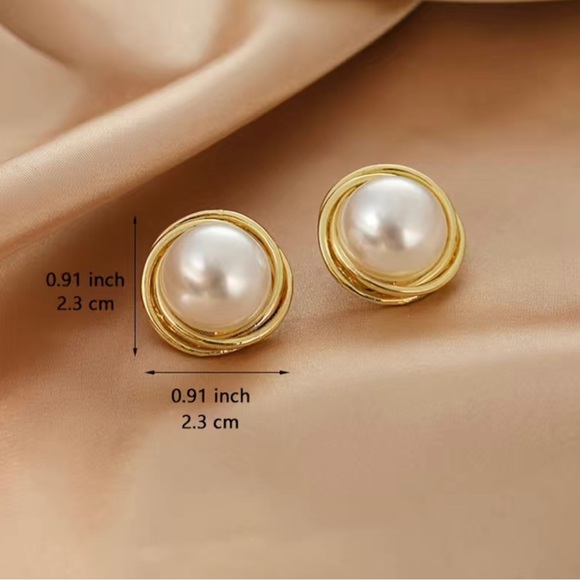 SOLD Large Pearl Stud Earrings (Gold Tone) - Picture 3 of 4